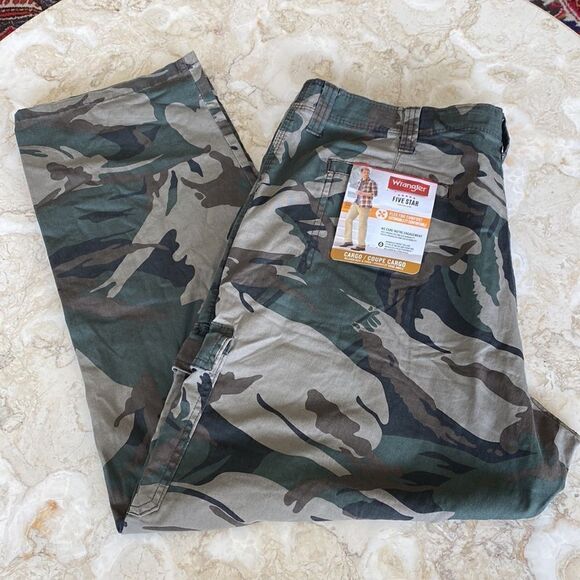 NWT Wrangler Relaxed Fit Camo Cargo Pants - Picture 5 of 16